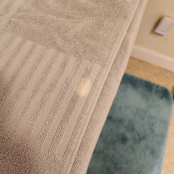 Lacoste Light Gray Towel Collection - Picture 3 of 4